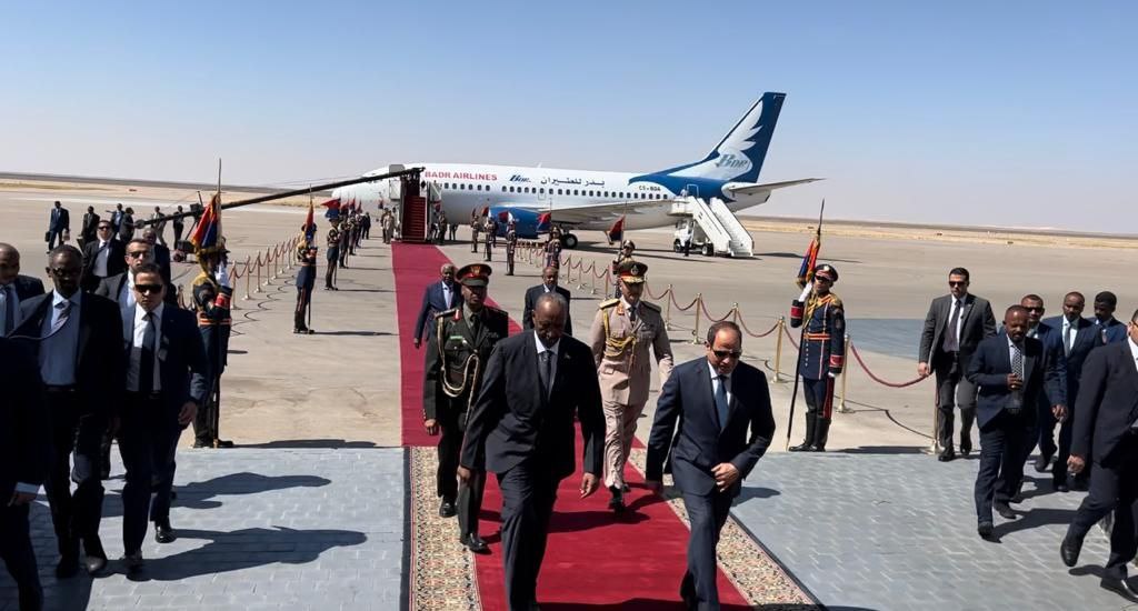 Lors de sa première visite à l’étranger depuis le début de la guerre, le président du Conseil de souveraineté arrive en République arabe d’Égypte